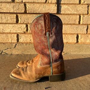 Ariat Tan Western Boots with Embroidered Accents